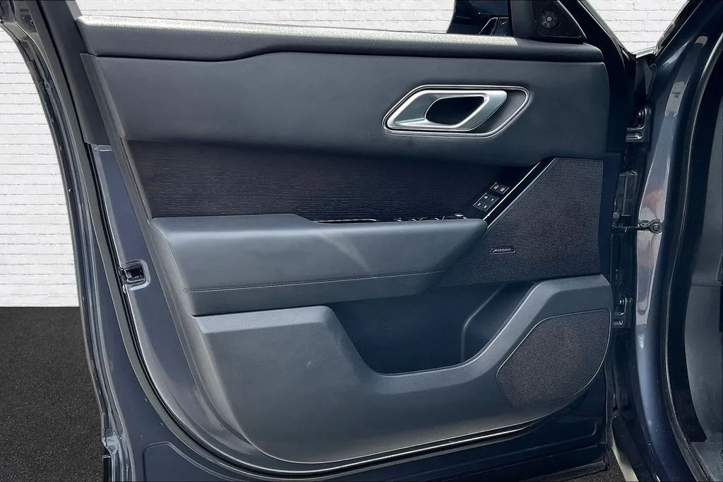 Land Rover Range Rover Velar photo 20