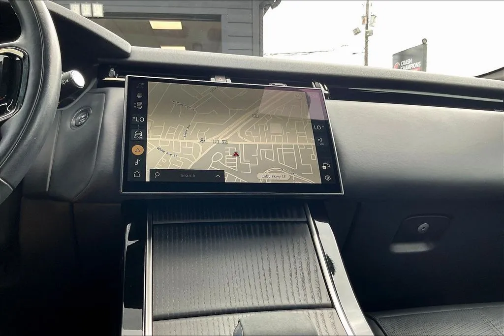 Land Rover Range Rover Velar photo 15