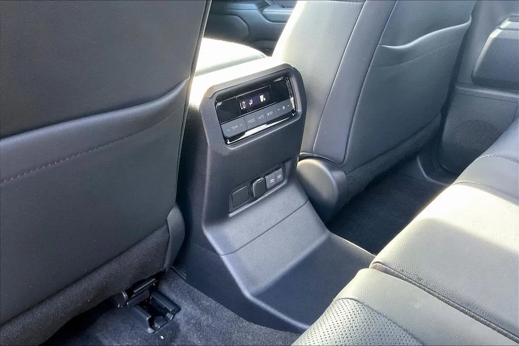 Toyota Land Cruiser photo 10
