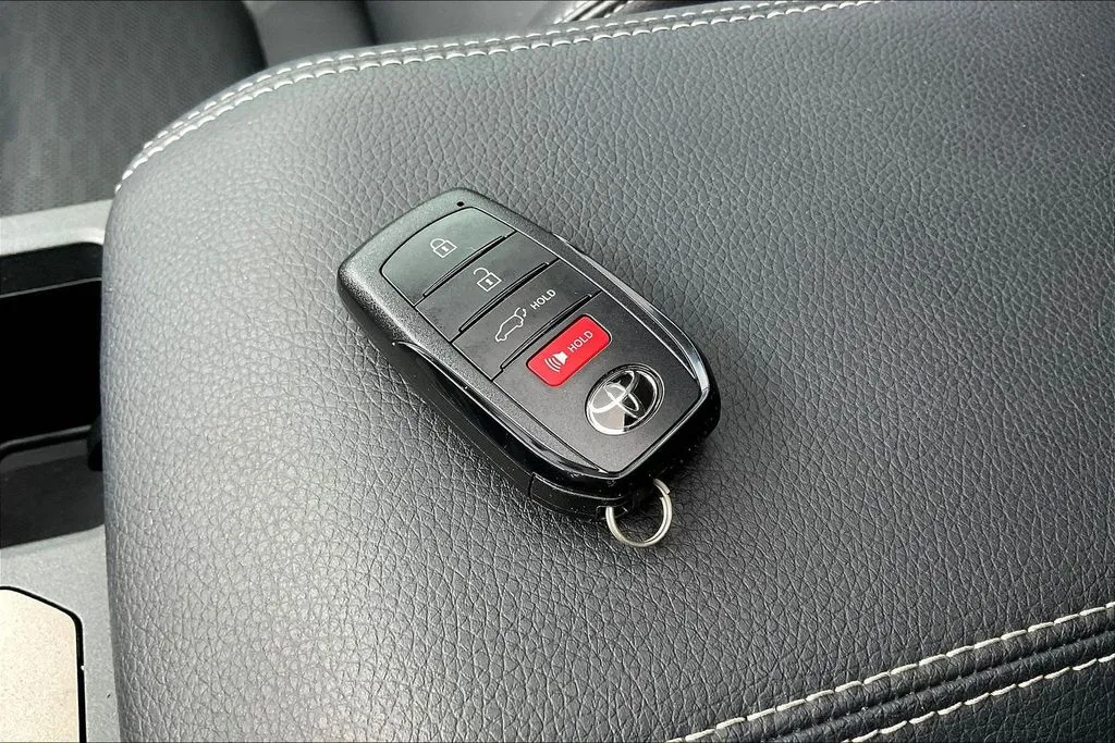 Toyota Land Cruiser photo 34
