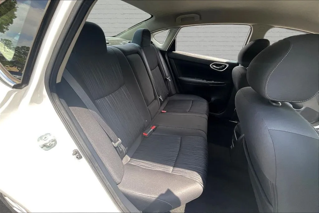 Nissan Sentra photo 24