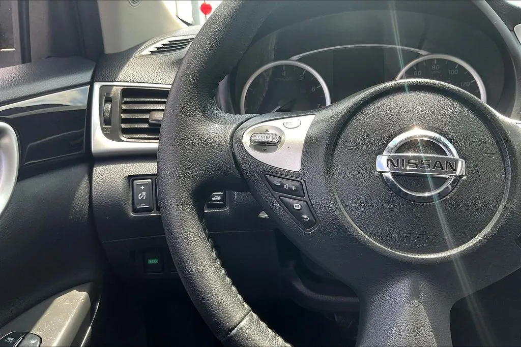 Nissan Sentra photo 10