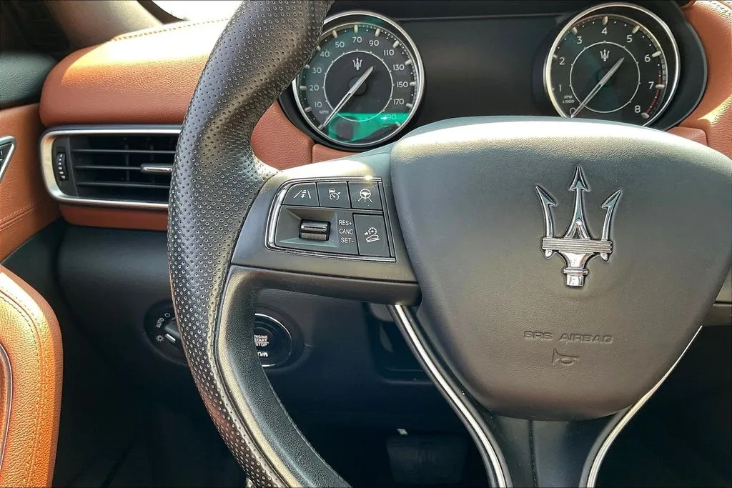 Maserati Levante photo 10