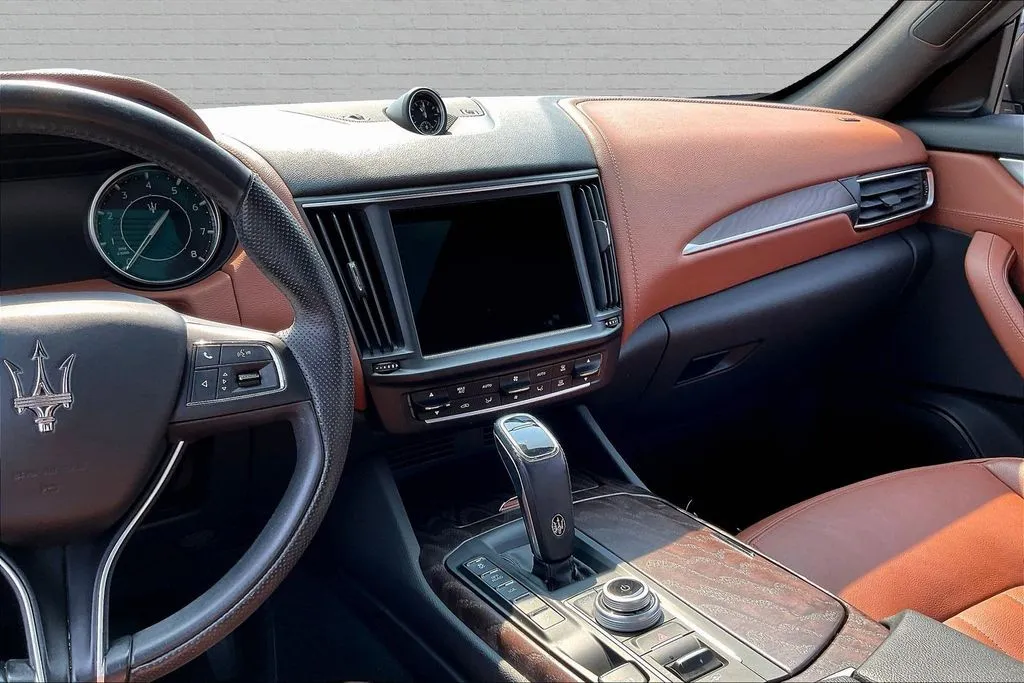 Maserati Levante photo 9
