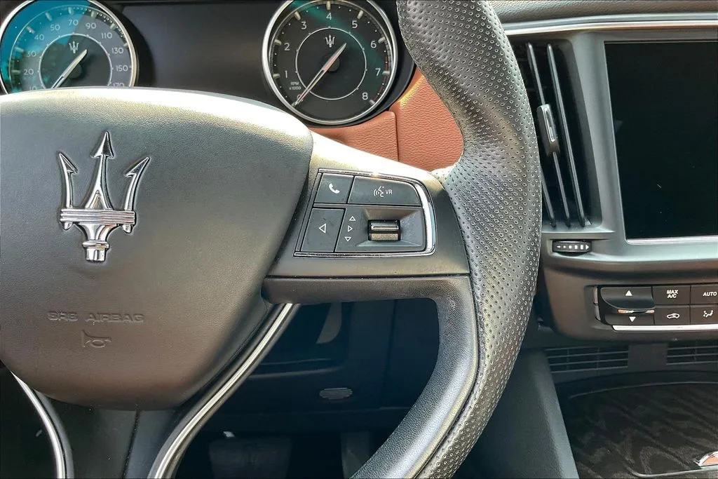 Maserati Levante photo 11