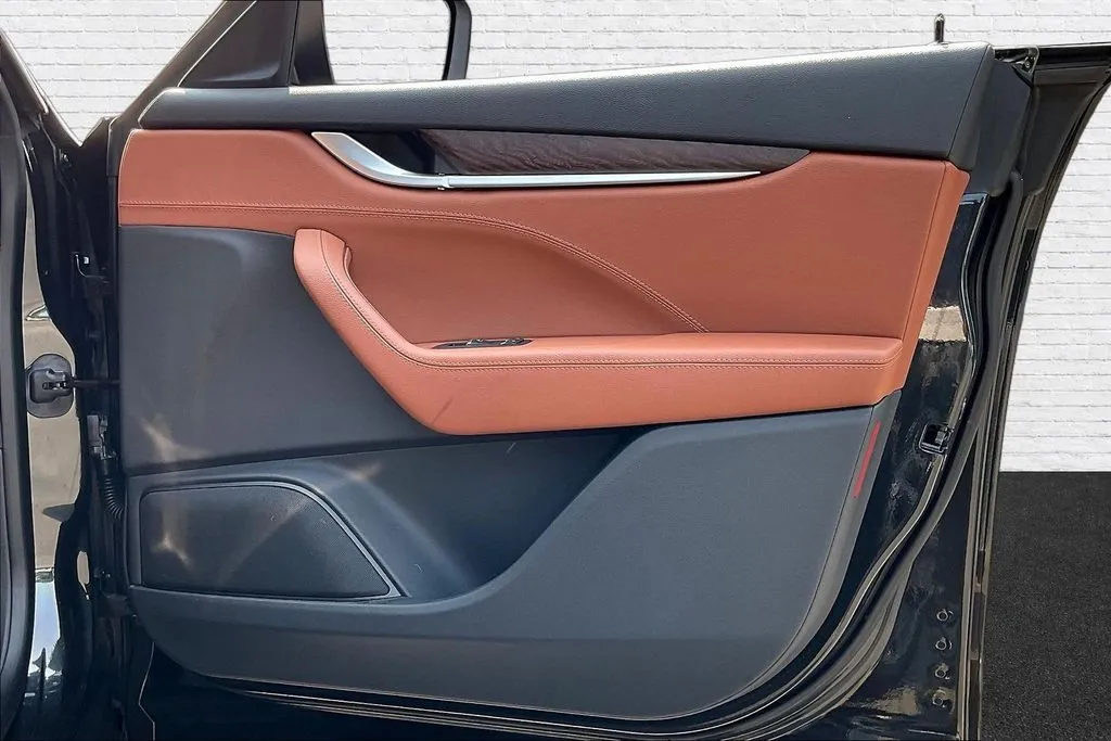 Maserati Levante photo 26
