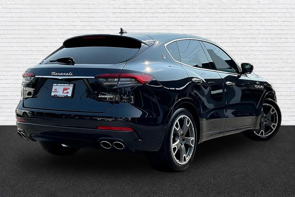 Maserati Levante photo 6
