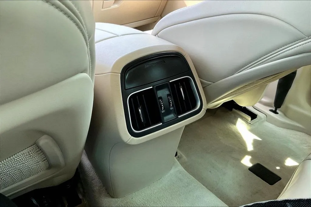 Maserati Levante photo 10