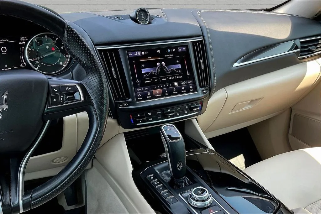Maserati Levante photo 9