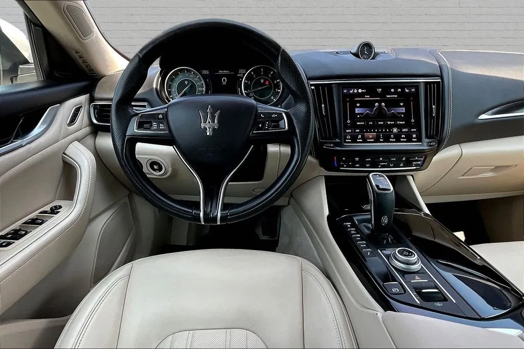 Maserati Levante photo 8