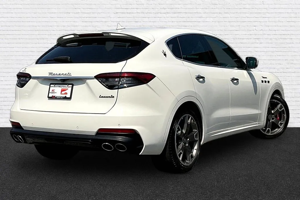 Maserati Levante photo 6