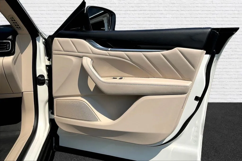 Maserati Levante photo 27