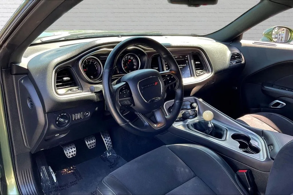 Dodge Challenger photo 16