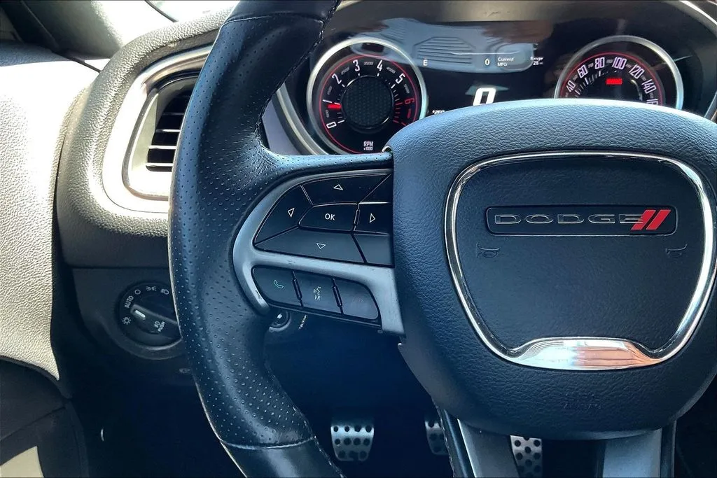 Dodge Challenger photo 10
