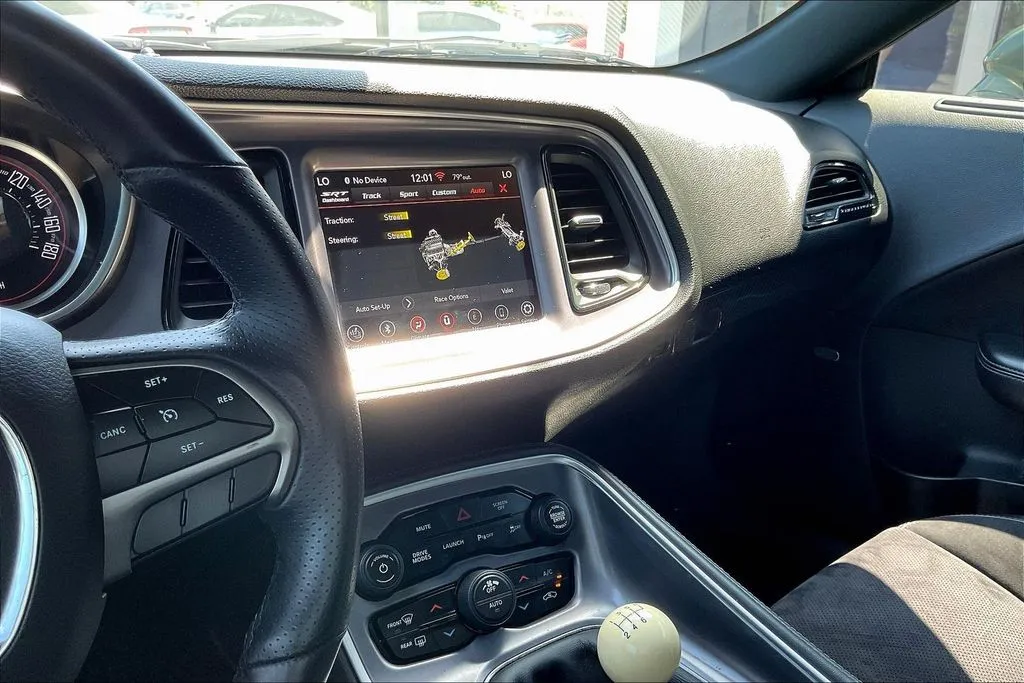 Dodge Challenger photo 14