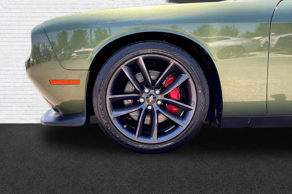 Dodge Challenger photo 29