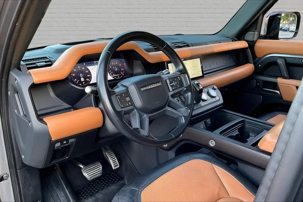 Land Rover Defender photo 17