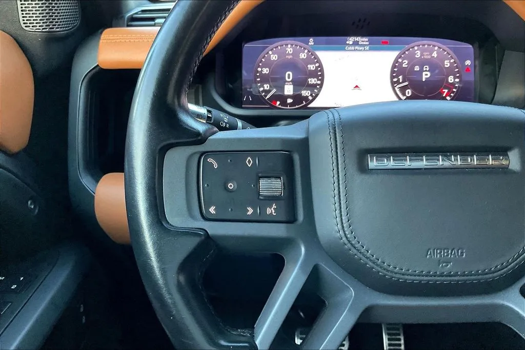 Land Rover Defender 110 photo 11