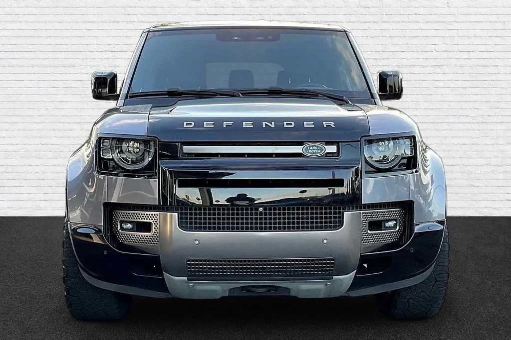 Land Rover Defender 110 photo 2