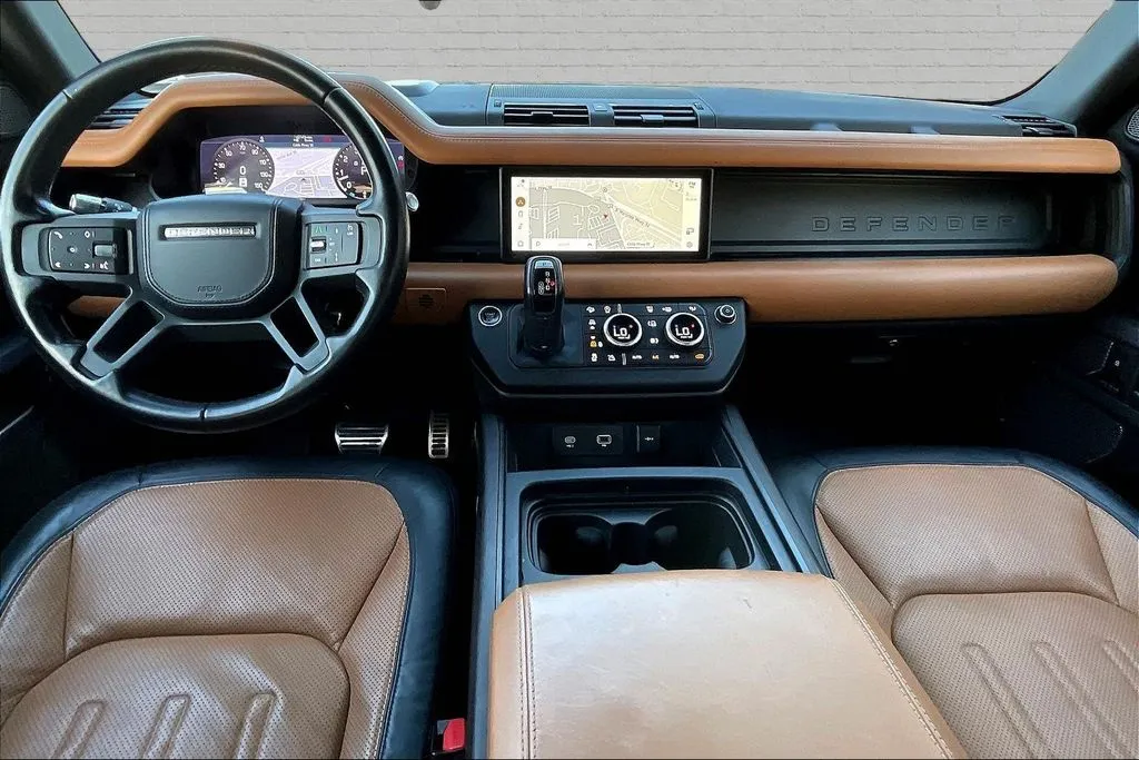 Land Rover Defender 110 photo 7