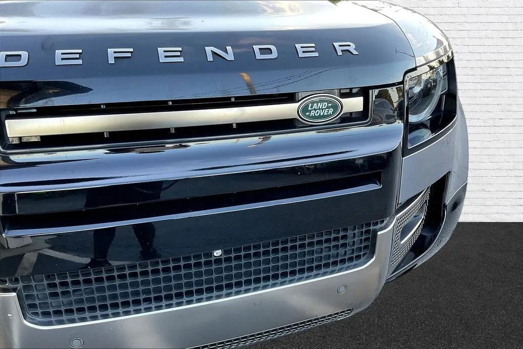Land Rover Defender 110 photo 31