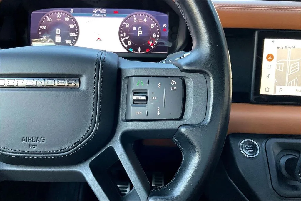 Land Rover Defender 110 photo 12