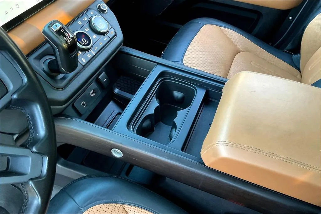 Land Rover Defender 110 photo 18