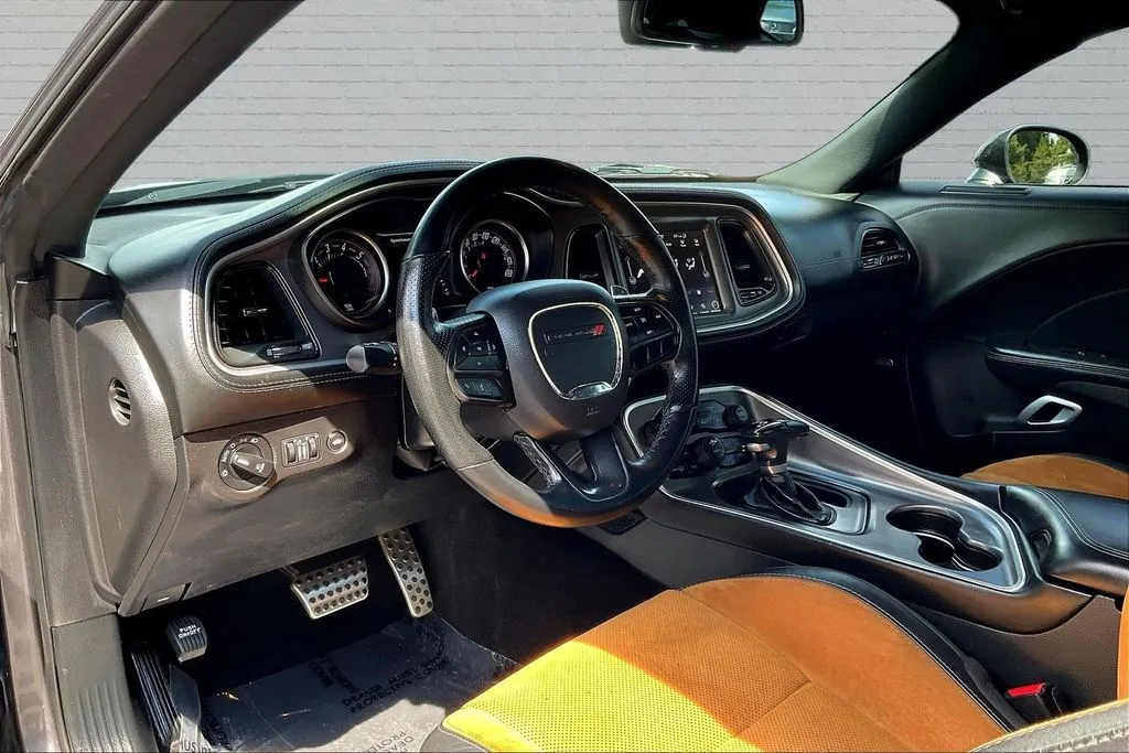 Dodge Challenger photo 15