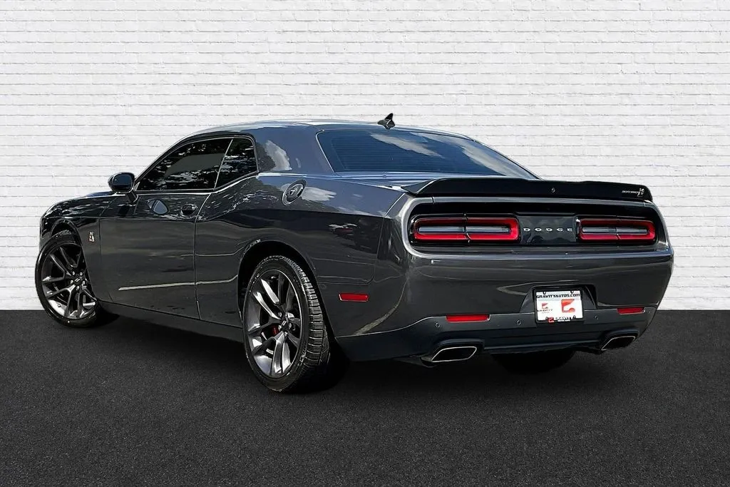 Dodge Challenger photo 4
