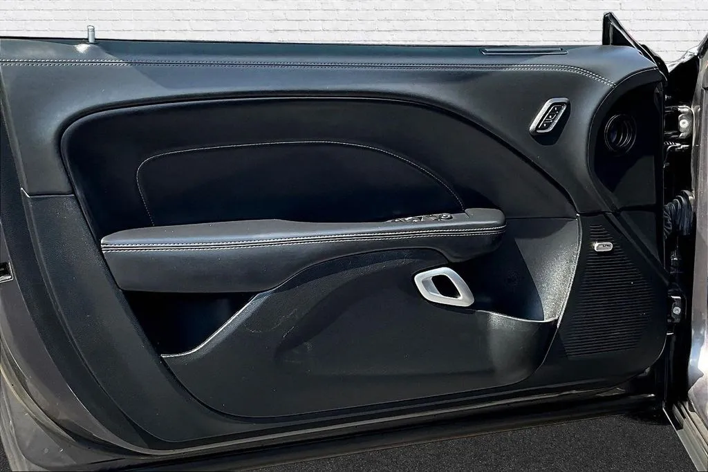 Dodge Challenger photo 18