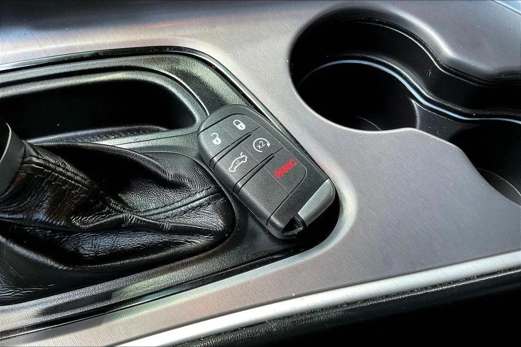 Dodge Challenger photo 30