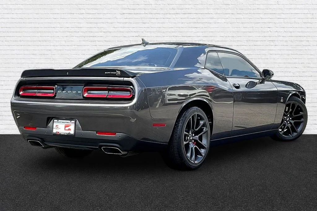 Dodge Challenger photo 6