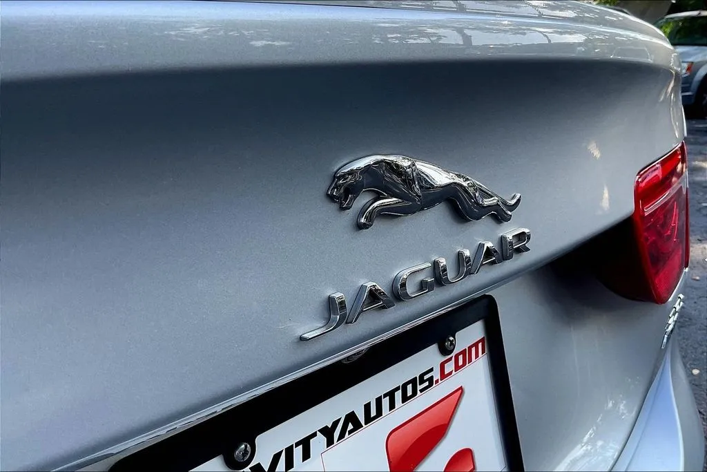 Jaguar XE photo 22