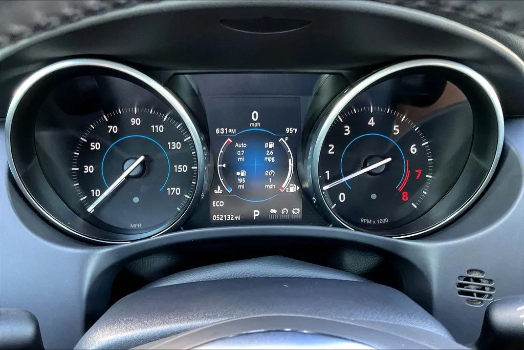 Jaguar XE photo 12