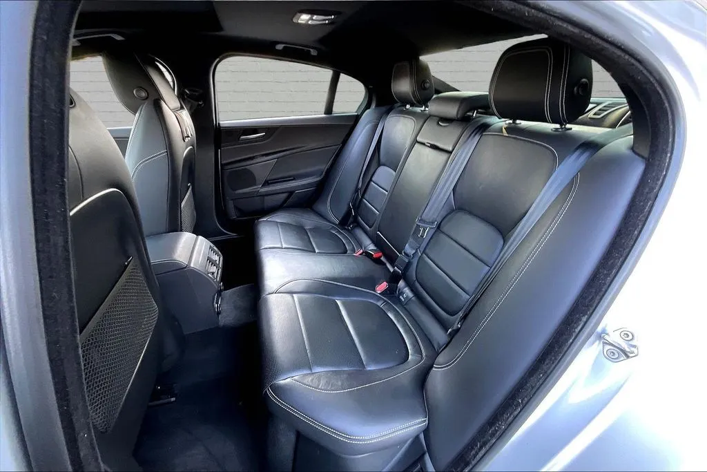 Jaguar XE photo 20