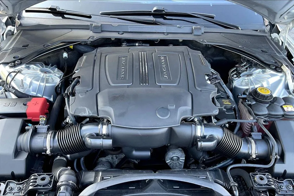 Jaguar XE photo 28