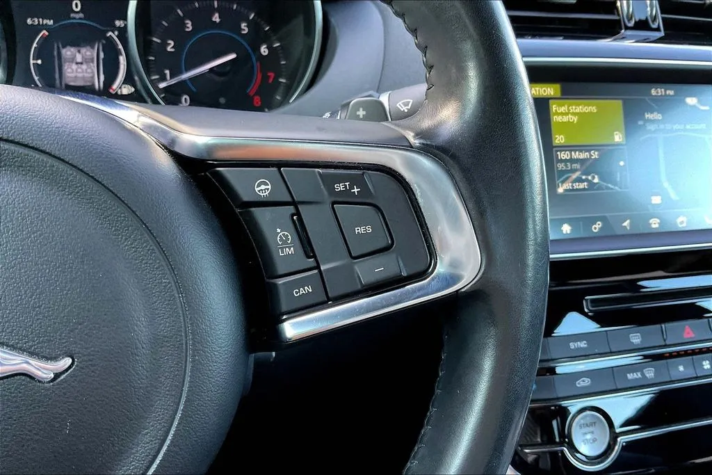 Jaguar XE photo 11