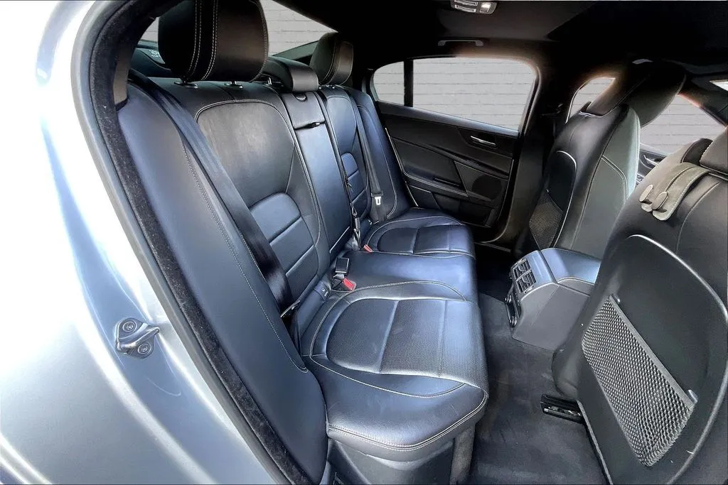 Jaguar XE photo 23