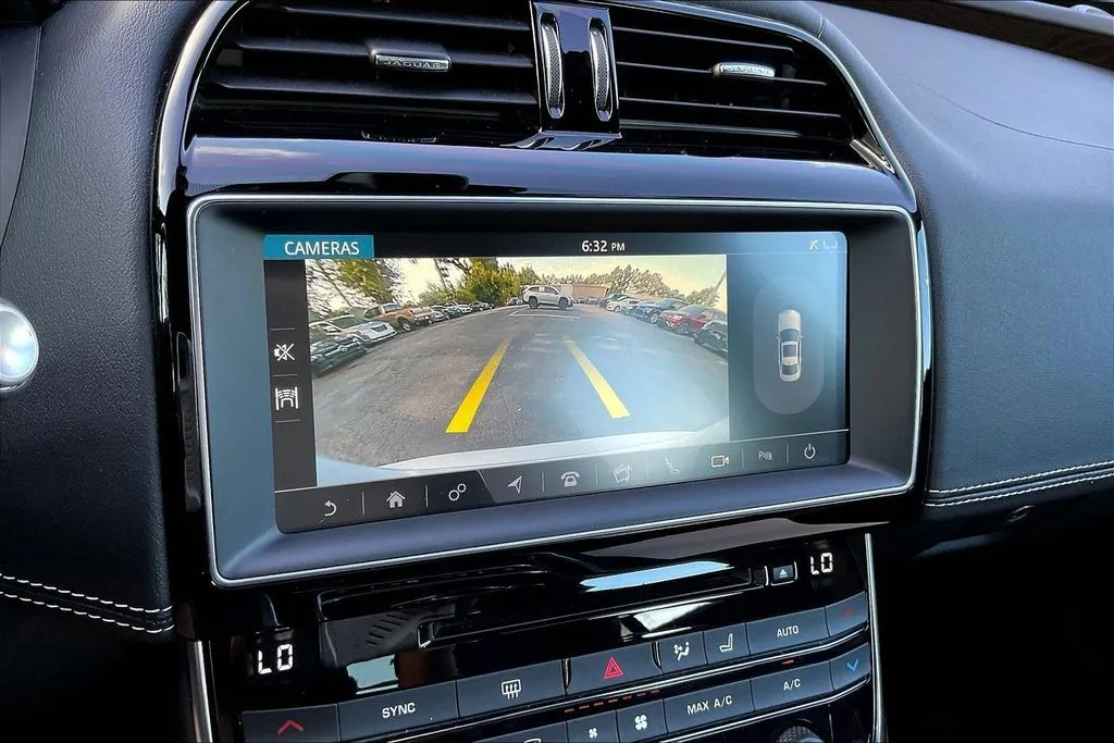 Jaguar XE photo 13