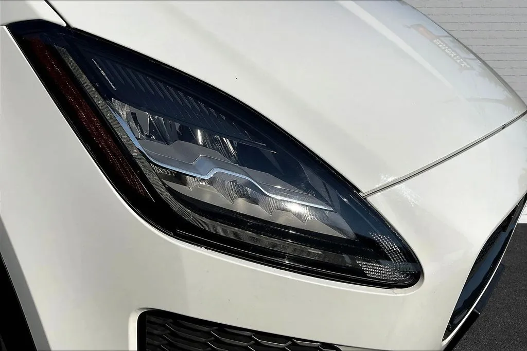 Jaguar E-PACE photo 25