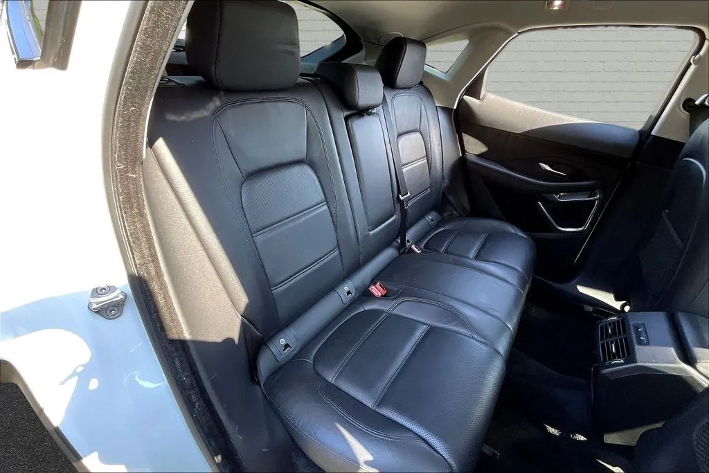 Jaguar E-PACE photo 20