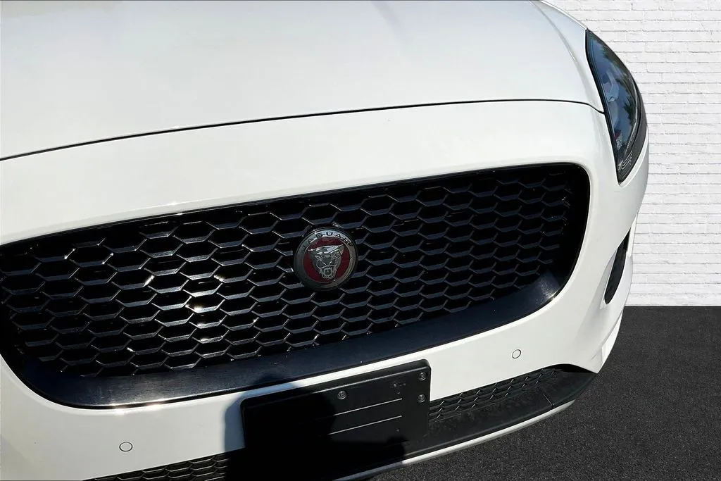 Jaguar E-PACE photo 26