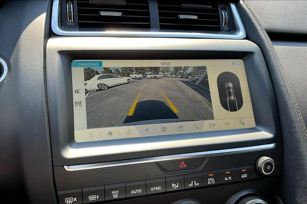 Jaguar E-PACE photo 11