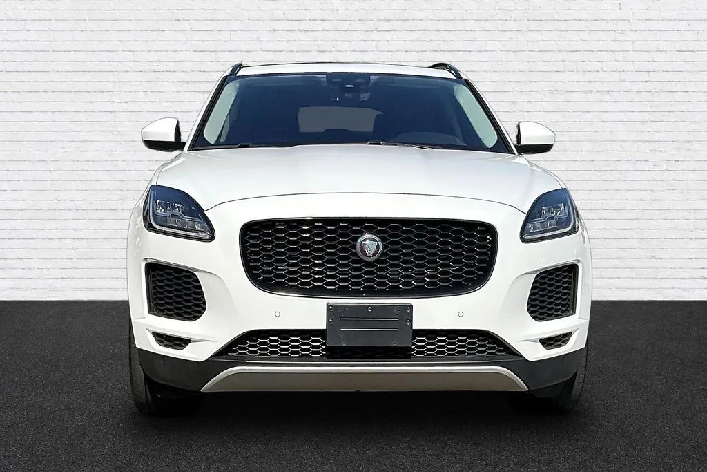 Jaguar E-PACE photo 2