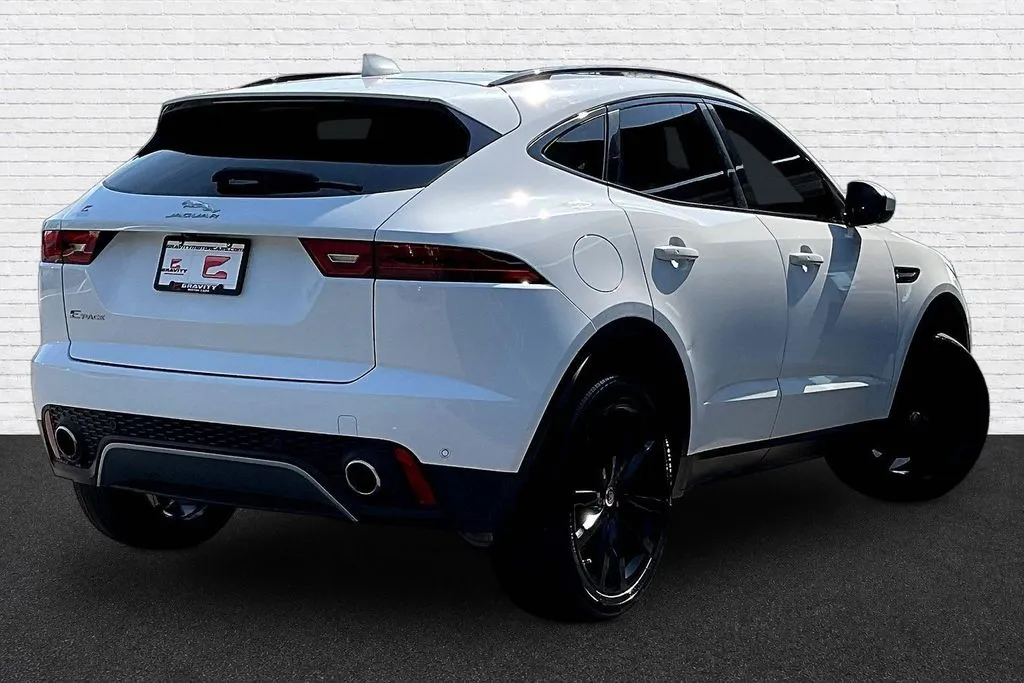 Jaguar E-PACE photo 6