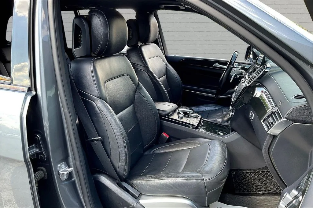 Mercedes-Benz GLS photo 28