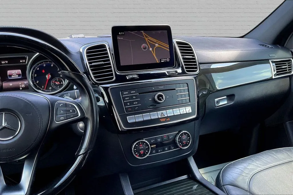 Mercedes-Benz GLS photo 9