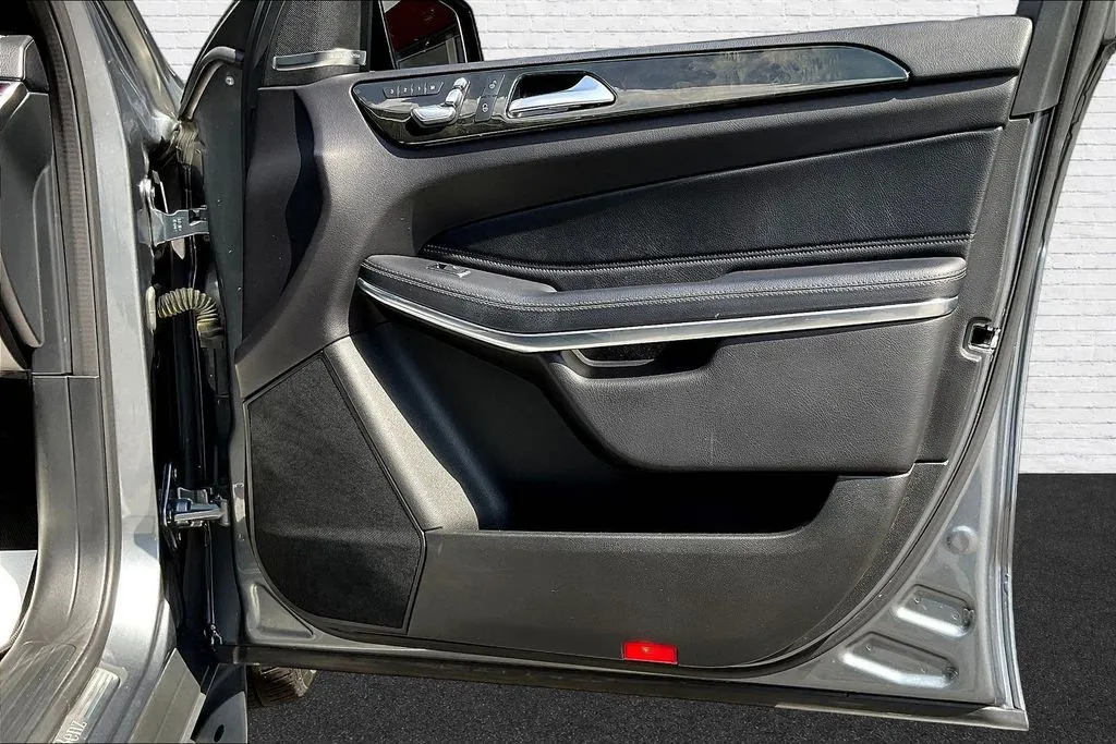 Mercedes-Benz GLS photo 27