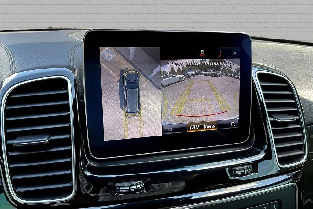Mercedes-Benz GLS photo 14