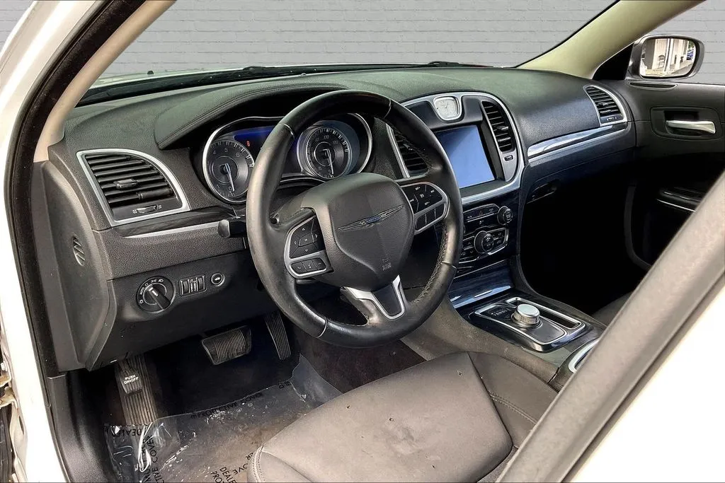 Chrysler 300 photo 7